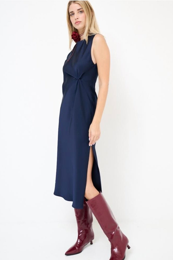 ABITO SMANICATO FIOCCO