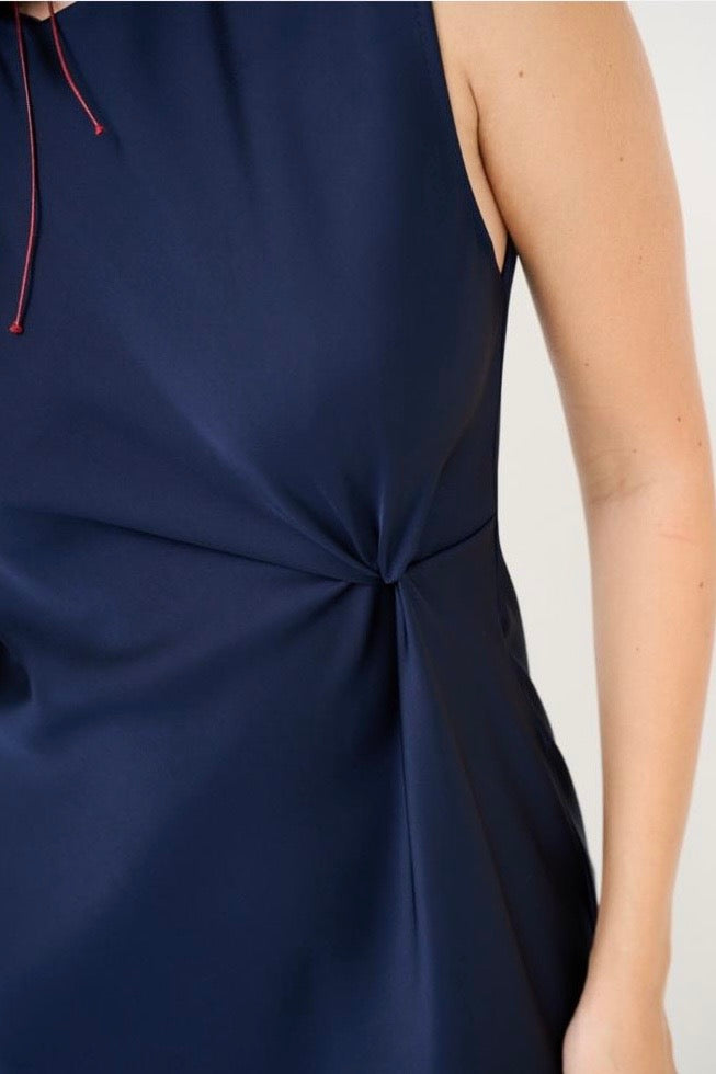 ABITO SMANICATO CON DRAPPEGGIO