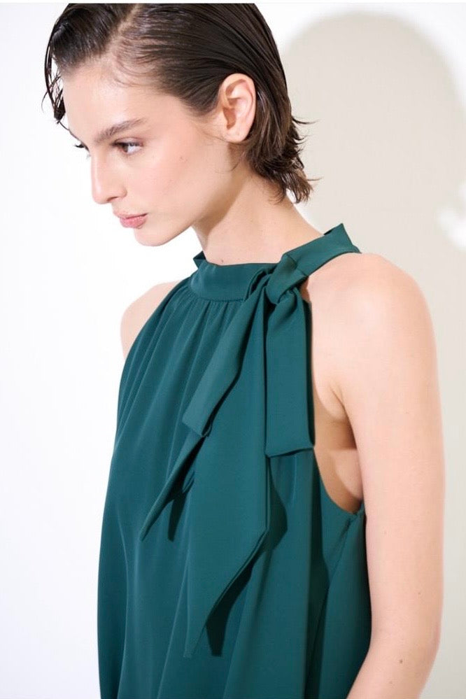 ABITO SMANICATO FIOCCO