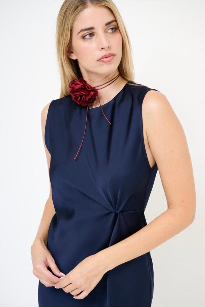 ABITO SMANICATO CON DRAPPEGGIO